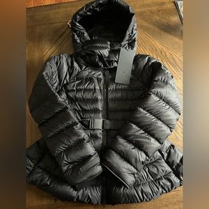 Brand New Woman’s Canada Goose Dyrow Jacket